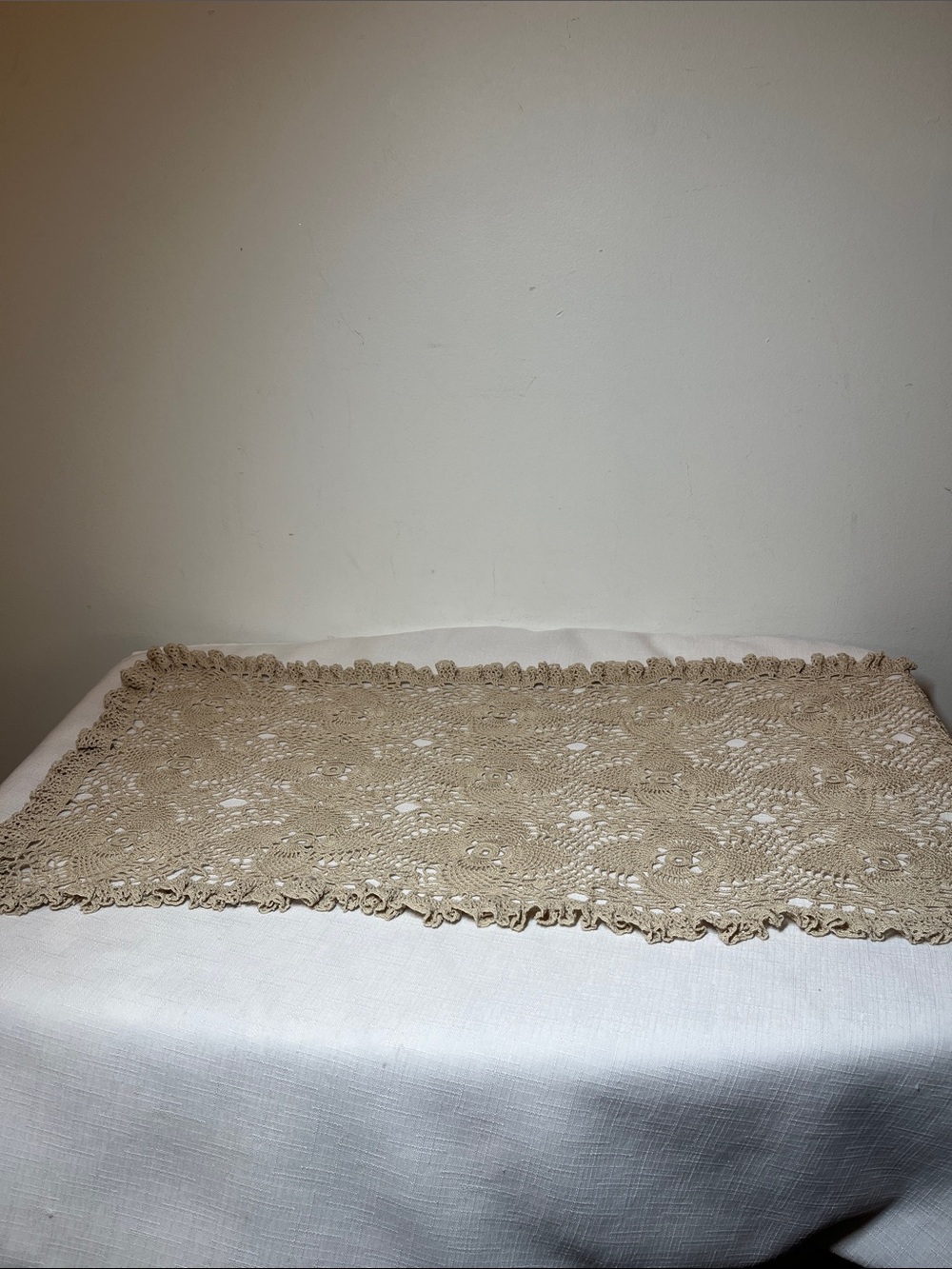 Handmade Crochet Table Runner - beige
Vintage